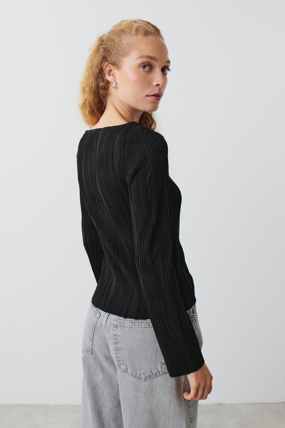 Structured boatneck top