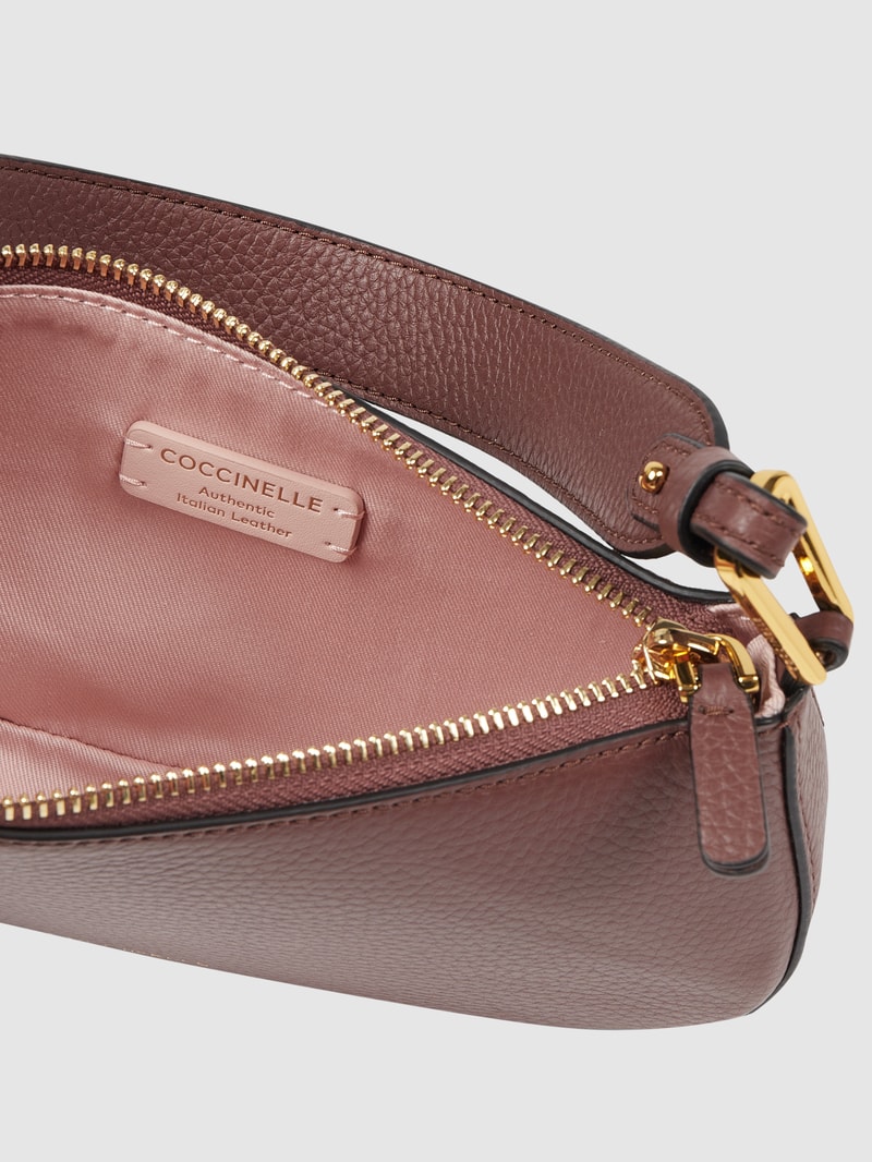 Pochette aus Leder in aubergine
