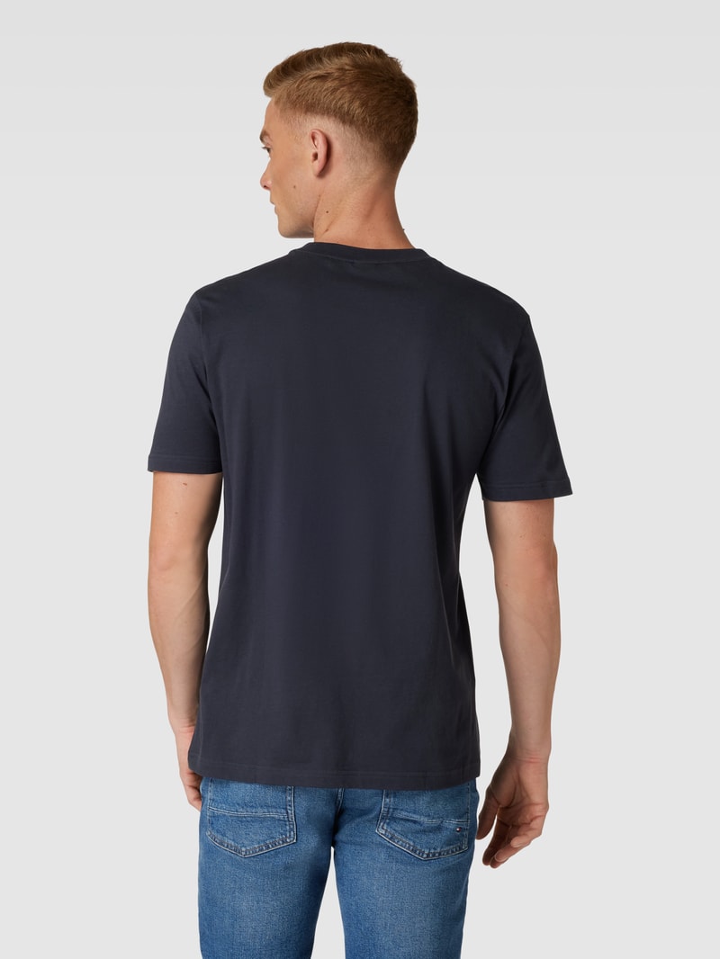 T-Shirt aus Baumwolle mit Label-Detail in dunkelblau