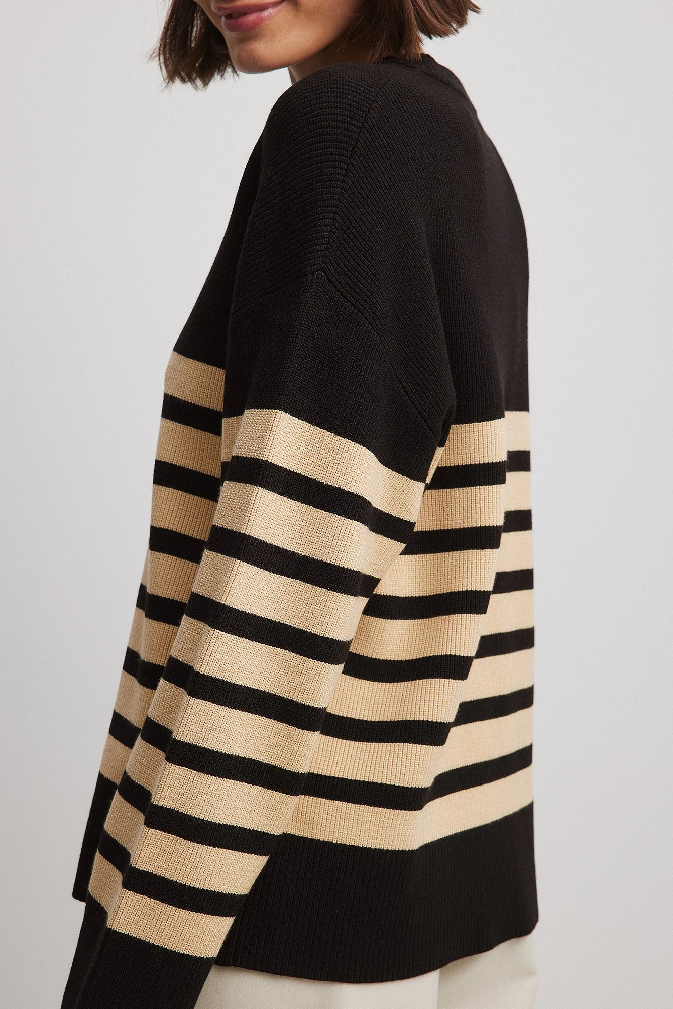 Gestreifter Pullover mit Rundhalsausschnitt