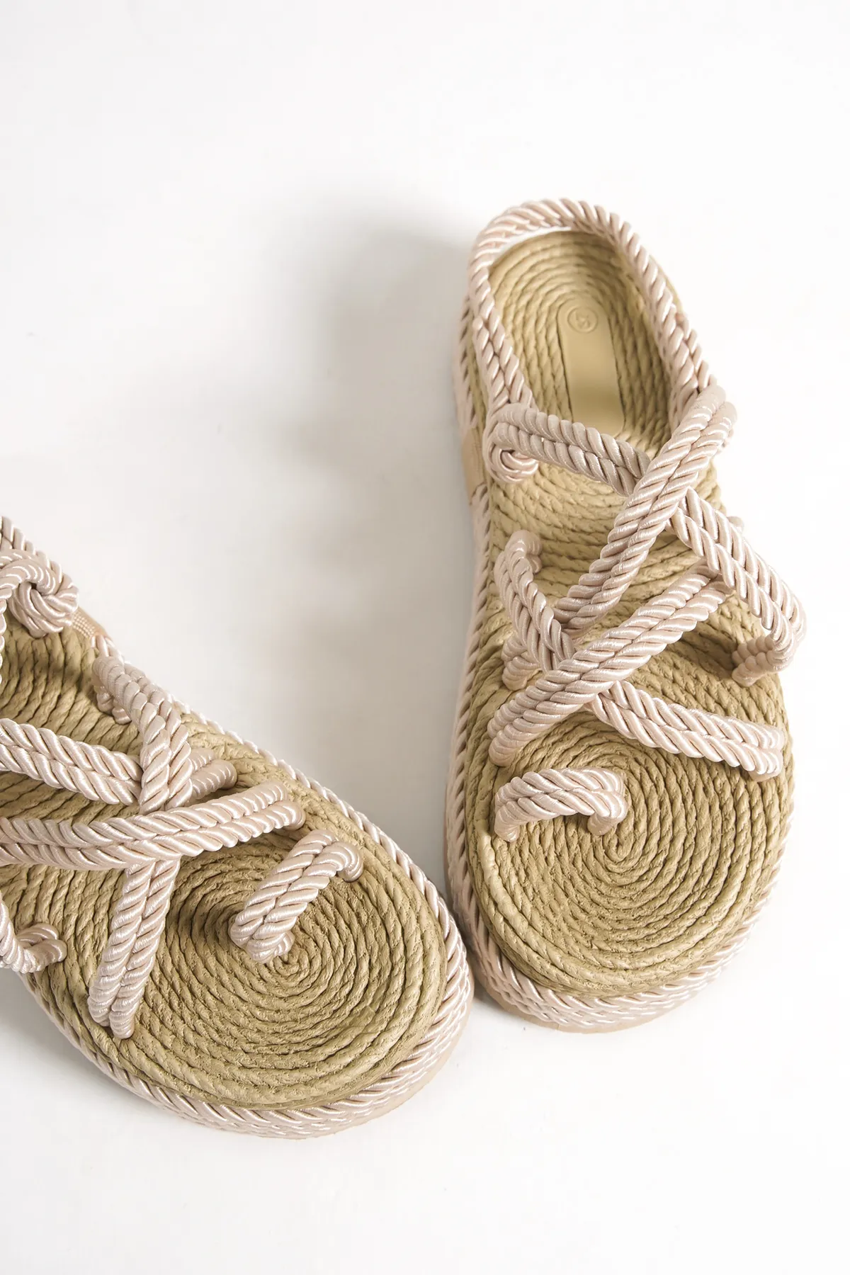 Capone Outfitters  Damen-Sandalen mit Keilabsatz und Schnürung
