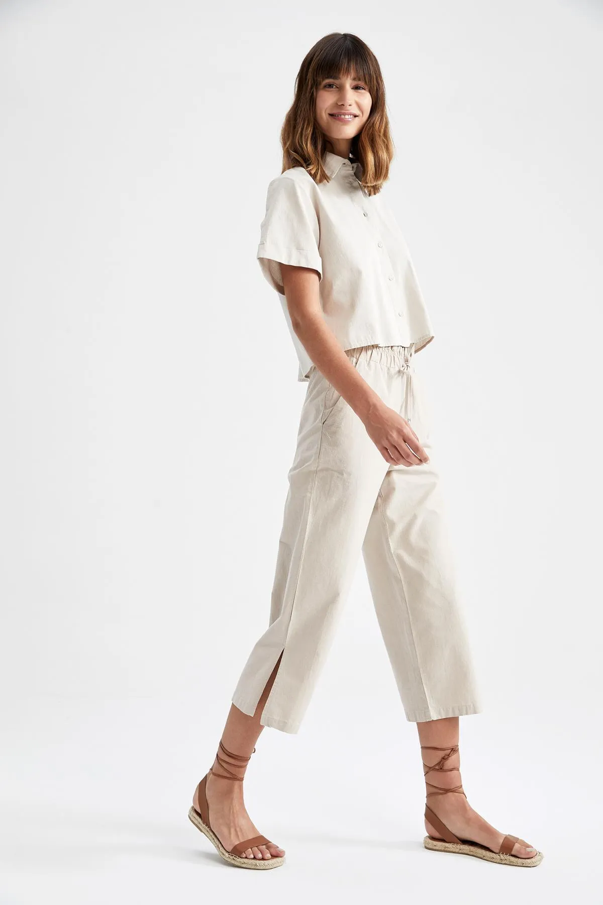 DeFacto  Capri-Hose in Leinenoptik aus 100 % Baumwolle mit breiten Beintaschen