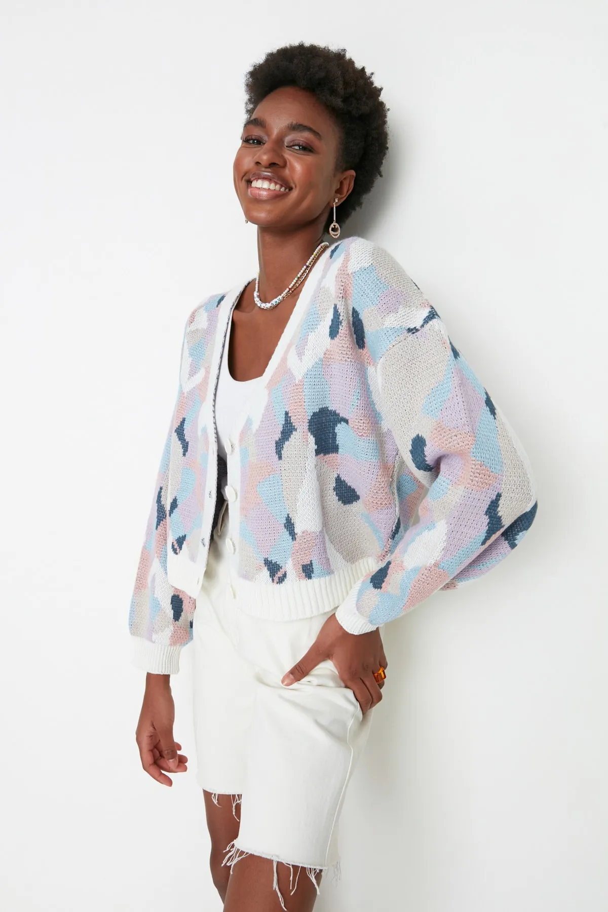Trendyol Collection  Stone Wide Fit Strick-Cardigan mit Muster TWOAW22KZ1163