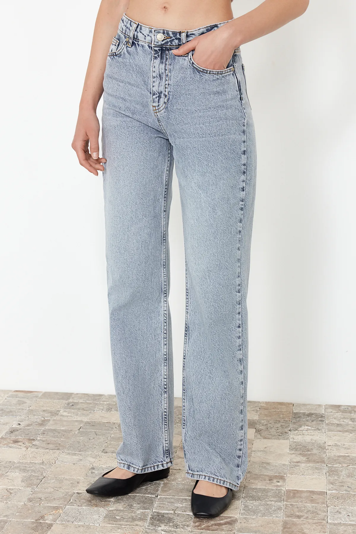 Trendyol Collection  Blaue Jeans mit hoher Taille und weitem Bein TWOAW22JE0249