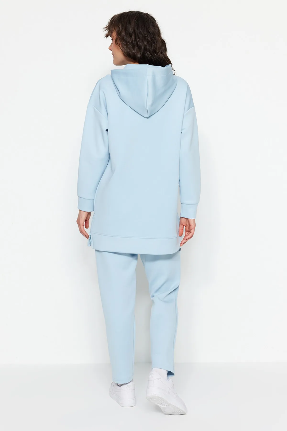 Trendyol Modest  Hellblaues, weich strukturiertes Scuba-Strick-Trainingsanzug-Set mit Reißverschluss vorne TCTSS23EN00005