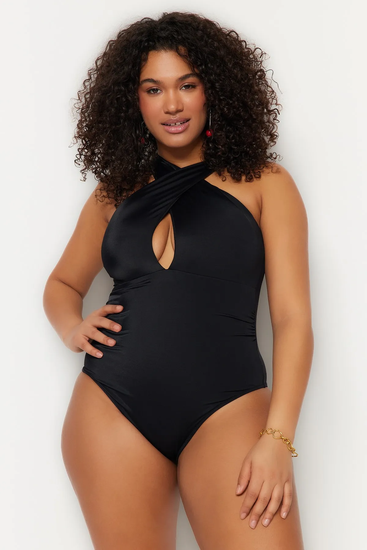 Trendyol Curve  Schwarzer Badeanzug mit tiefem V-Ausschnitt und Kreuzschnürung TBSSS23AM00023