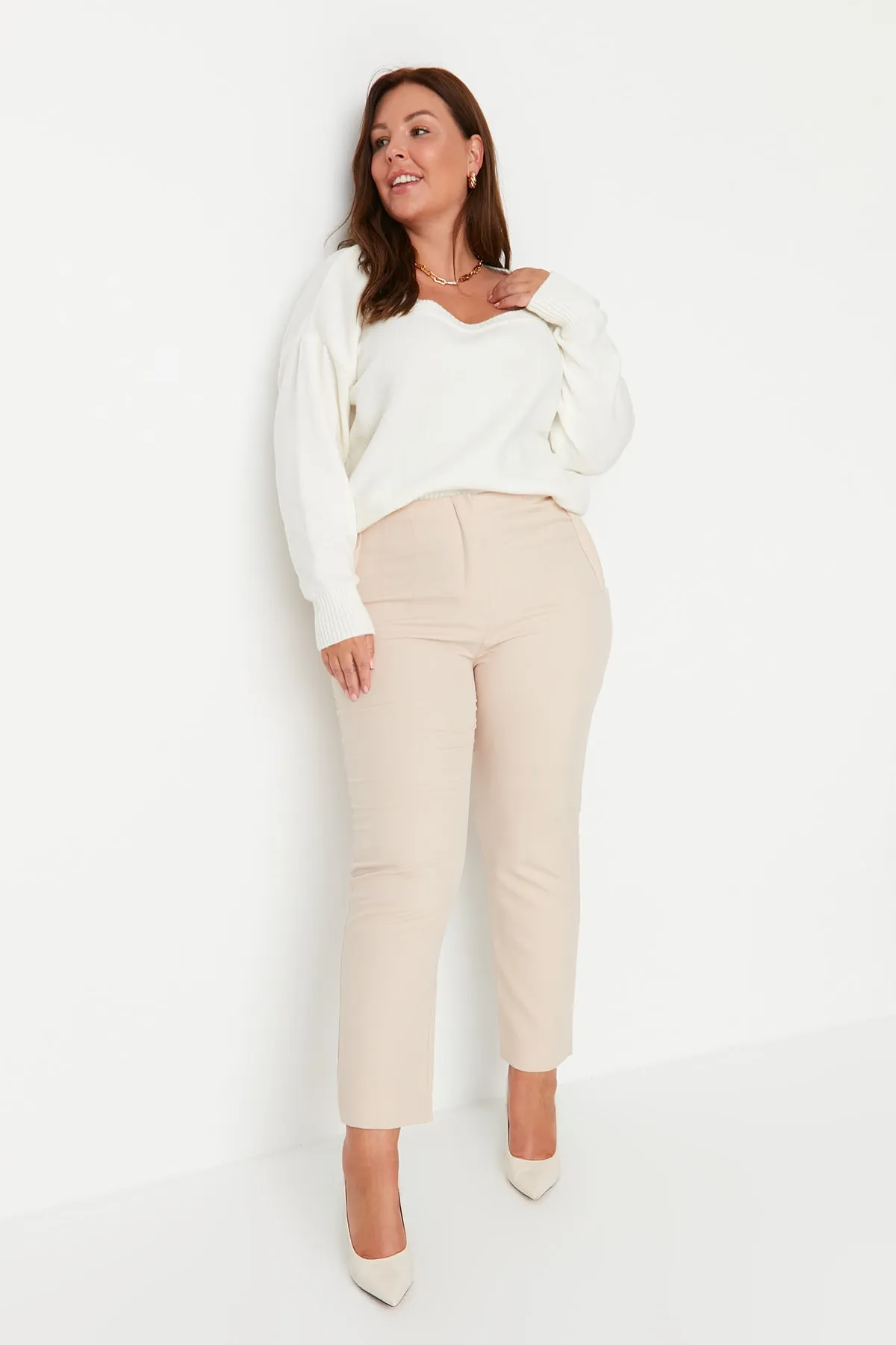Trendyol Curve  Beige Zigarettenhose aus Webstoff TBBAW23AR00015