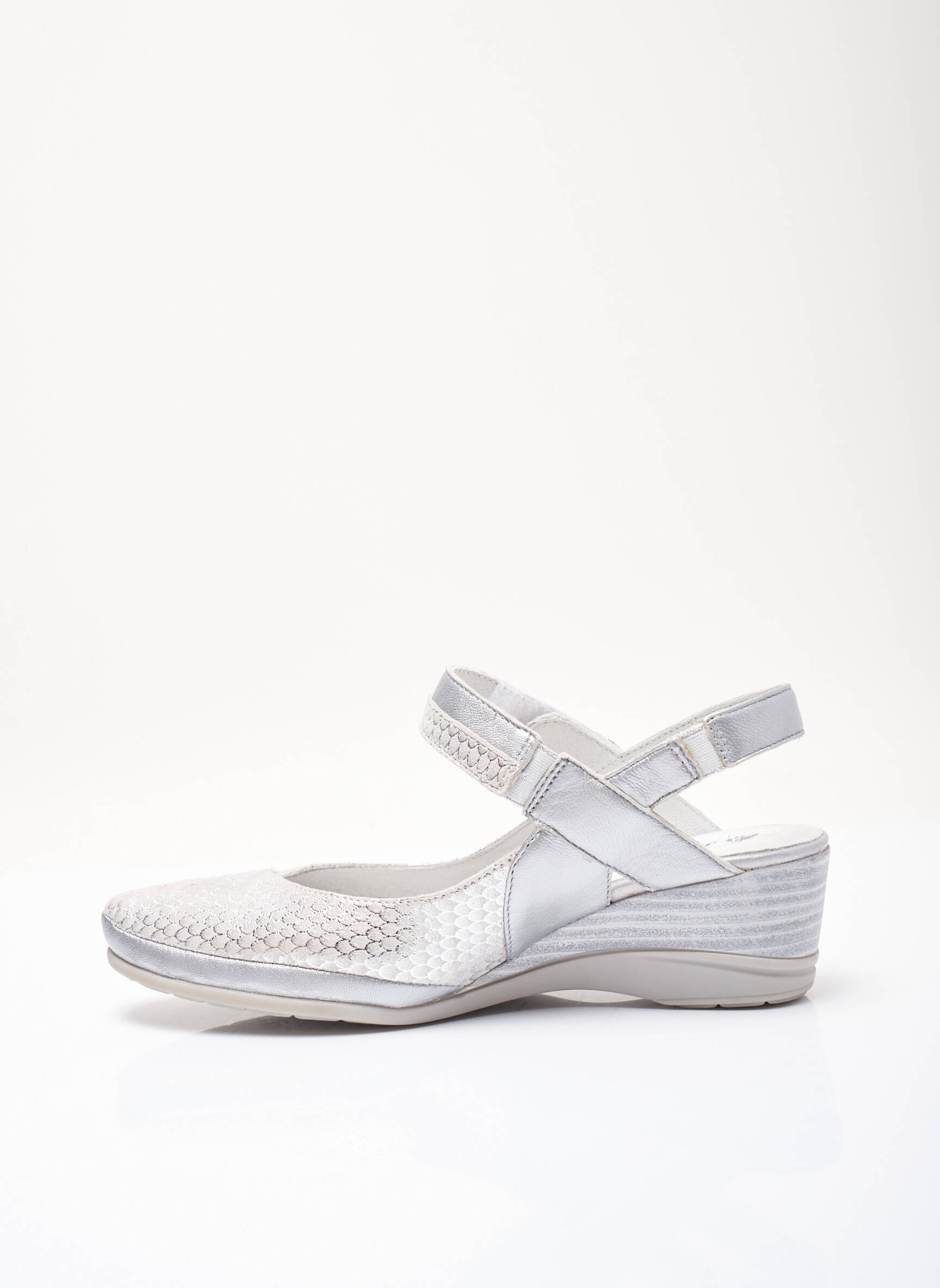 J Metayer Sandales Nu Pieds Femme couleur gris
