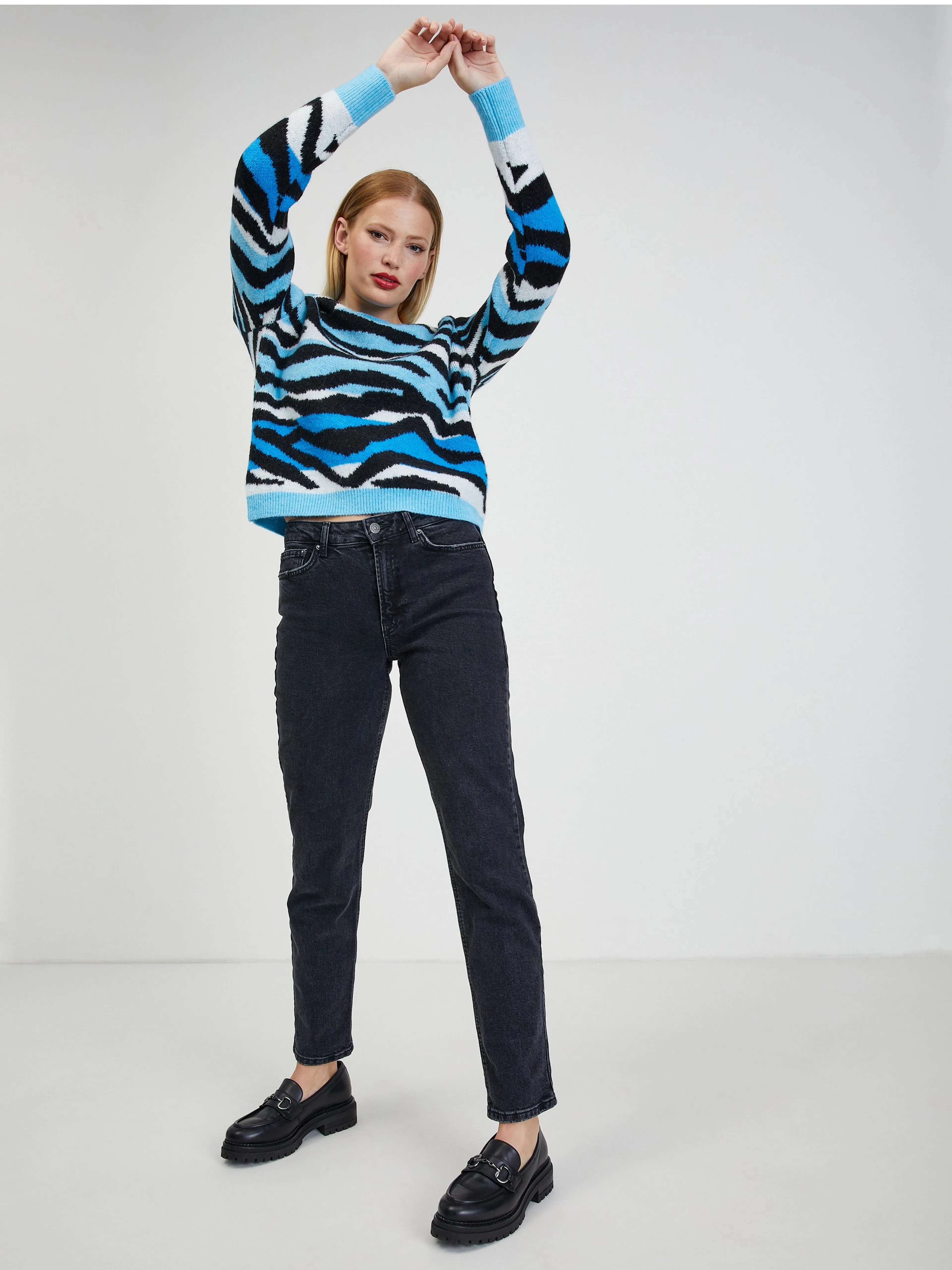 Schwarz-blau gemusterter Damenpullover ORSAY