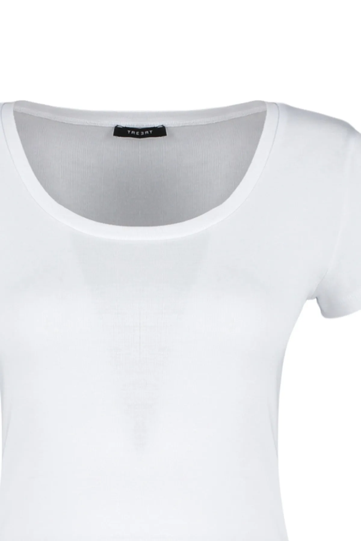Trendyol Collection  Weißes, figurbetontes Basic-Strick-T-Shirt mit Poolausschnitt aus 100 % Baumwolle TWOSS23TS00096