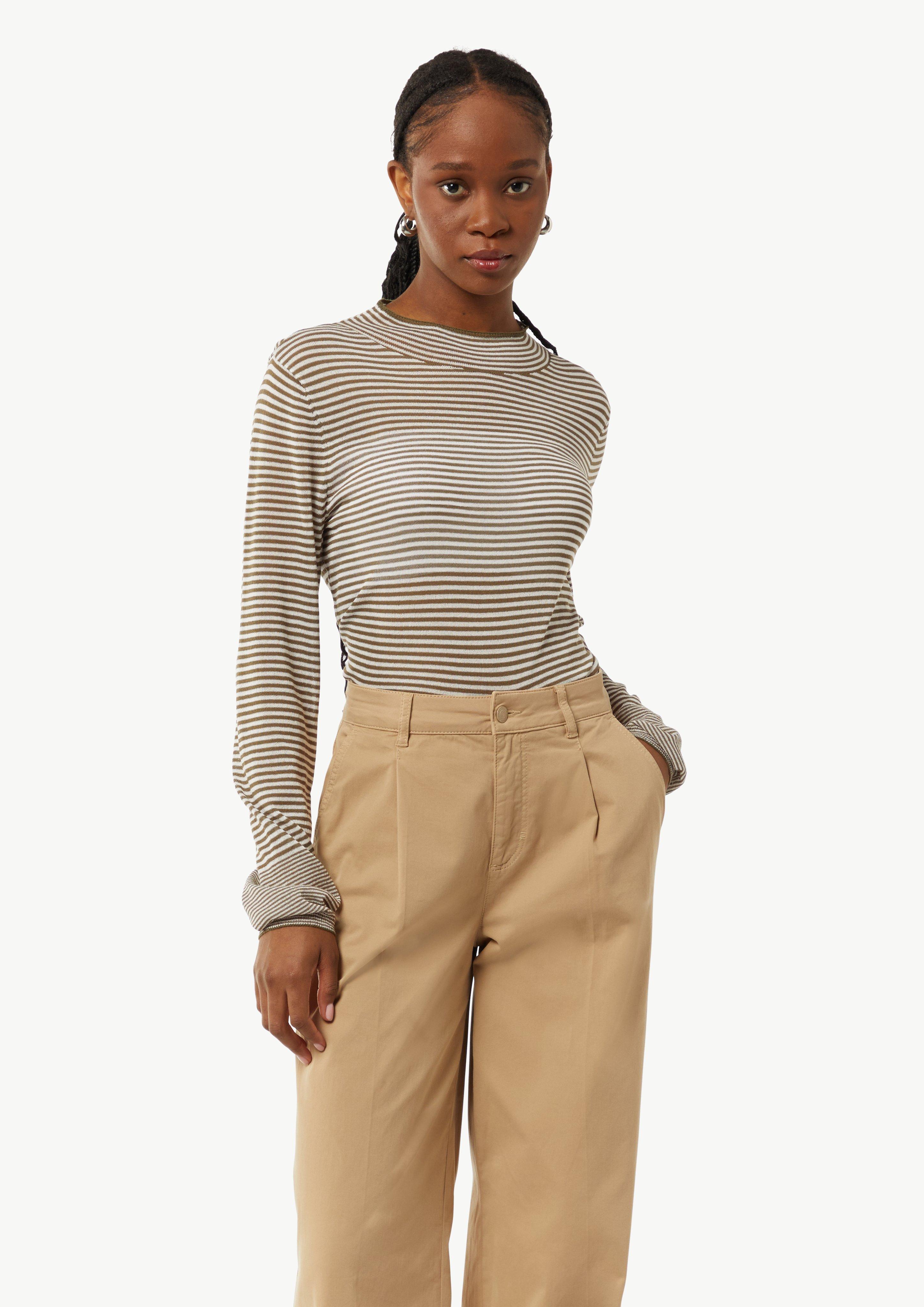Leichter Strickpullover mit angedeutetem Stehkragen - helles olivgrün