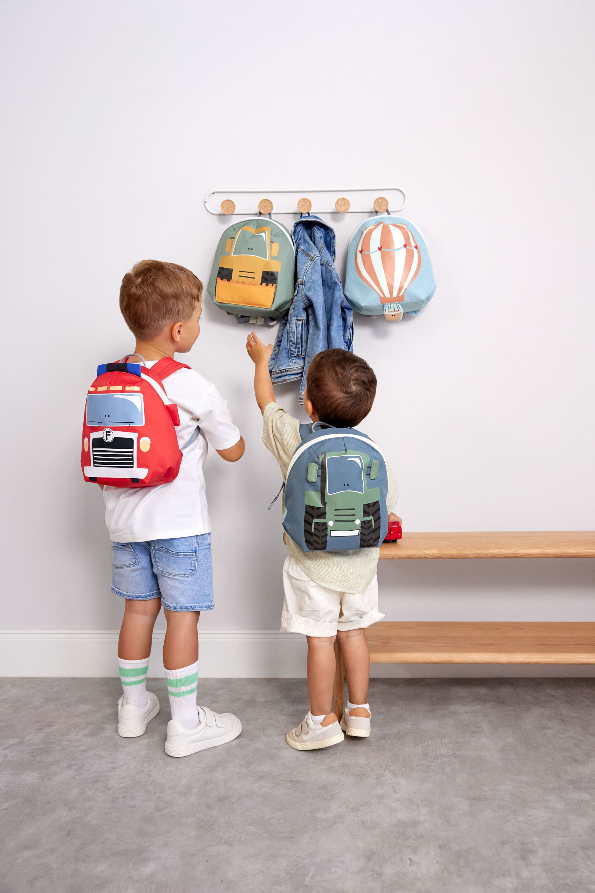Kindergartenrucksack Tiny - Traktor, Oliv