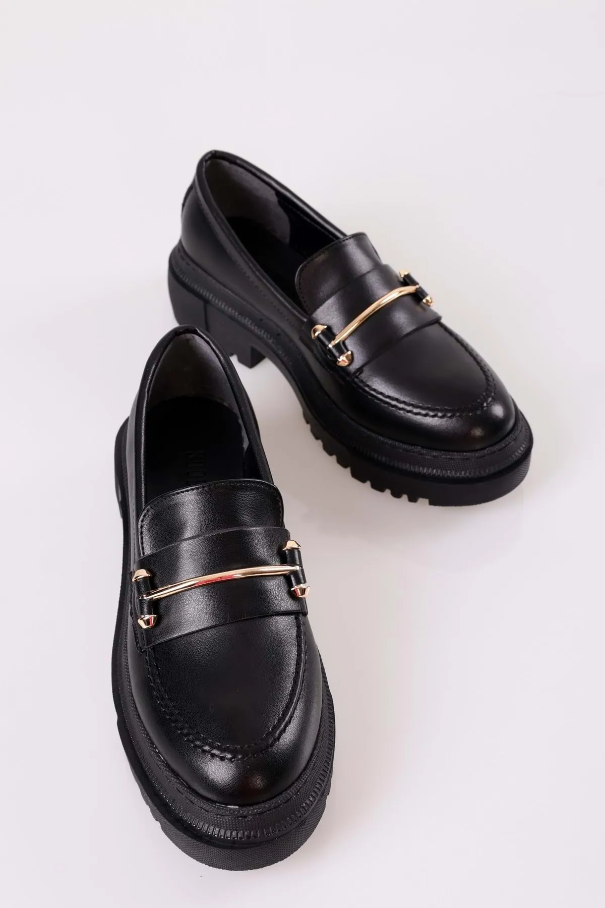 Shoeberry  Luis Black Skin Daily Loafer mit dicker Sohle und Schnalle für Damen