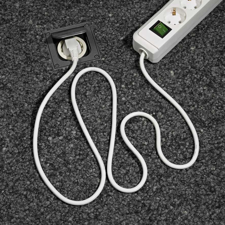 Brennenstuhl 1152350015 Eco-Line z przełącznikiem 3-drożnym jasnoszarym 1,5 m H05VV-F 3G1,5