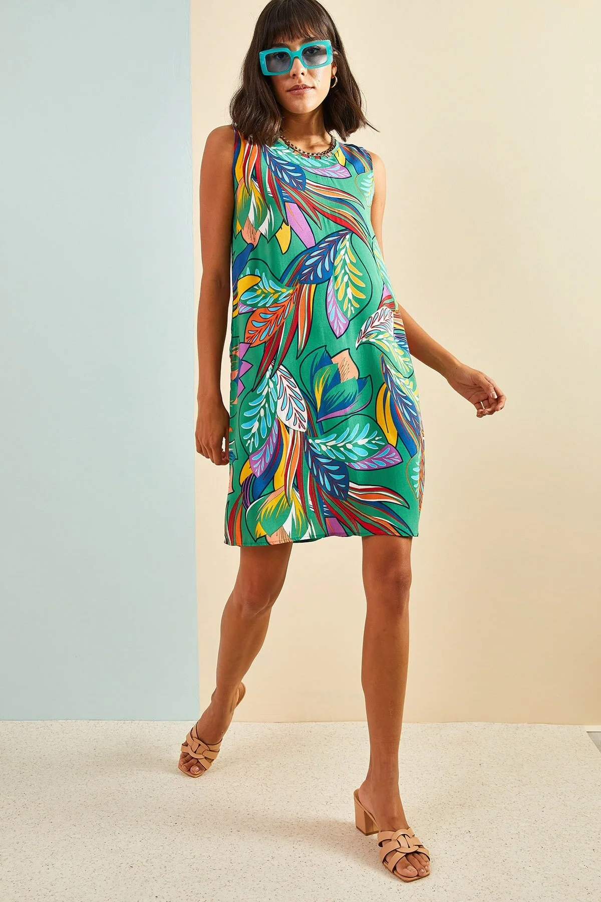 Bianco Lucci  Grünes, mehrfach gemustertes, rückenfreies Viskosekleid für Damen