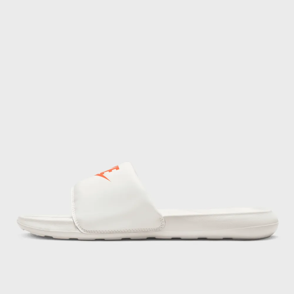 Nike Victori One CN9675-108 / weiss