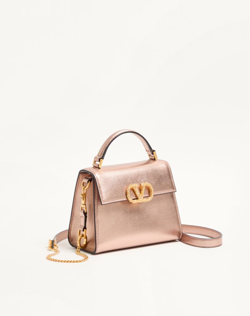 Valentino Garavani Vsling Mini Håndtaske i Lamineret, Kornet Kalveskind med Juvellogo