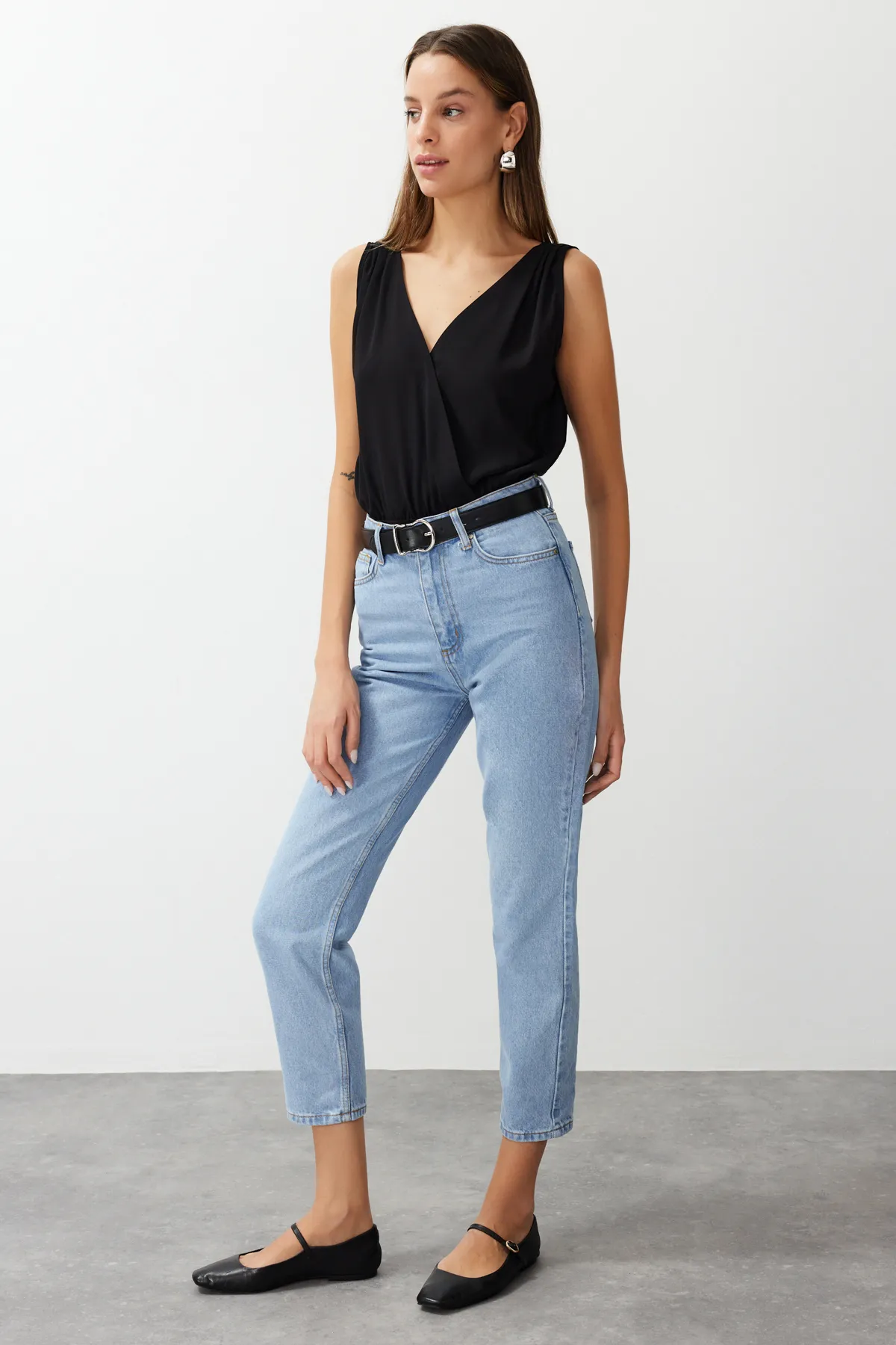 Trendyol Collection  Blaue High-Bel-Mom-Jeans TWOSS20JE0108