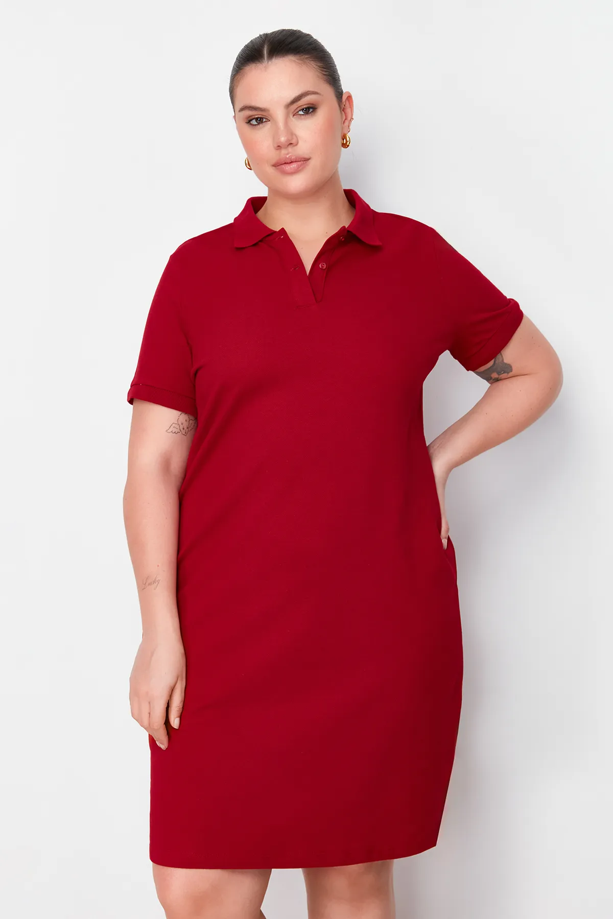 Trendyol Curve  Weinrotes Mini-Strickkleid mit Polokragen TBBSS24AH00164