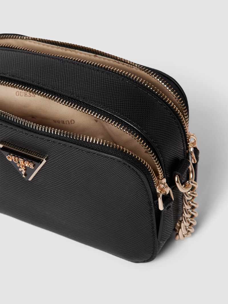 Umhängetasche mit Label-Applikation in schwarz