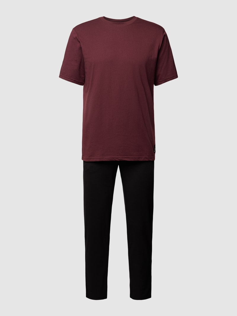 Pyjama mit Label-Detail Modell 'BASIC' in bordeaux rot