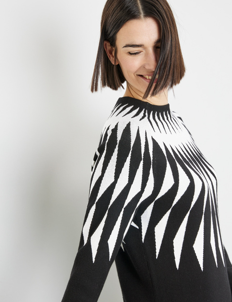 Kurzes Kleid mit Jacquard-Muster und Raglanarm