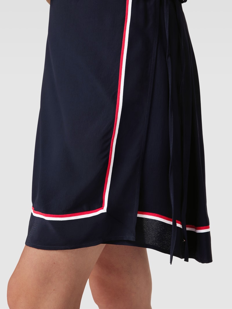 Minirock mit Label-Details Modell 'CREPE' in marineblau