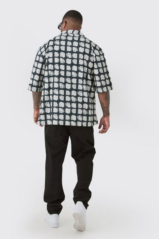 Plus kurzärmliges Hemd mit abstraktem Print