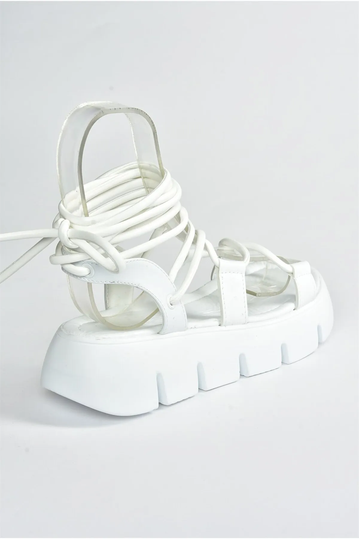 Fox Shoes  Weiße Damen-Sandalen mit dickem Sohlen-Knöchelriemen M267083009