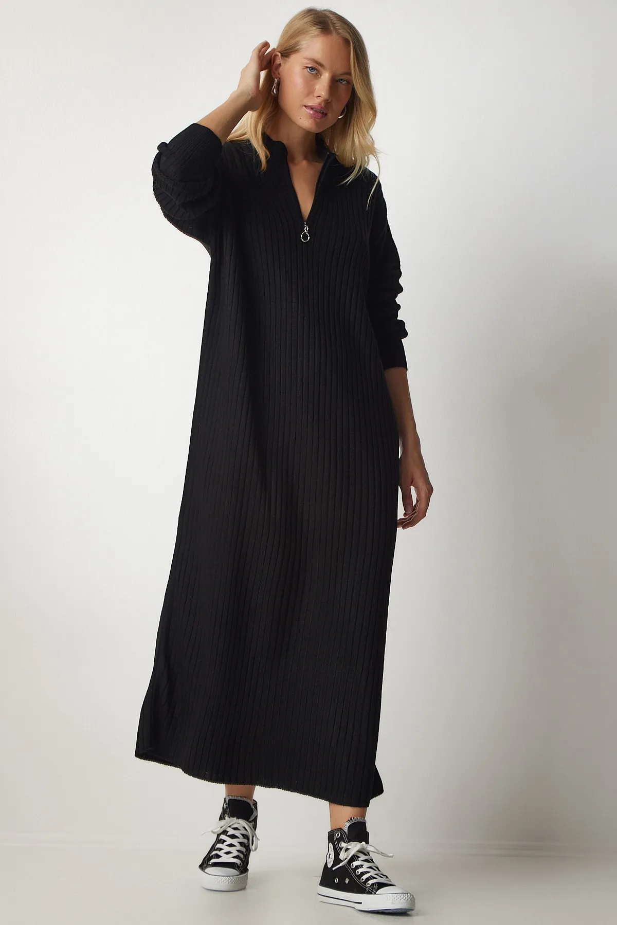 Happiness İstanbul  Schwarzes geripptes Oversize-Strickkleid für Damen DD01251