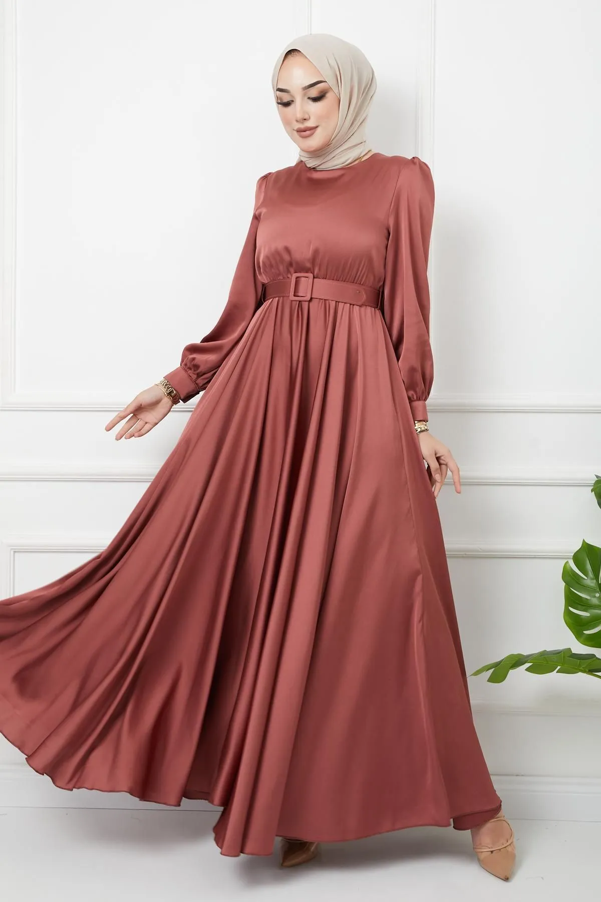 Olcay  Ausgestelltes Abendkleid mit Gürtel-Accessoires Dried Rose 1602