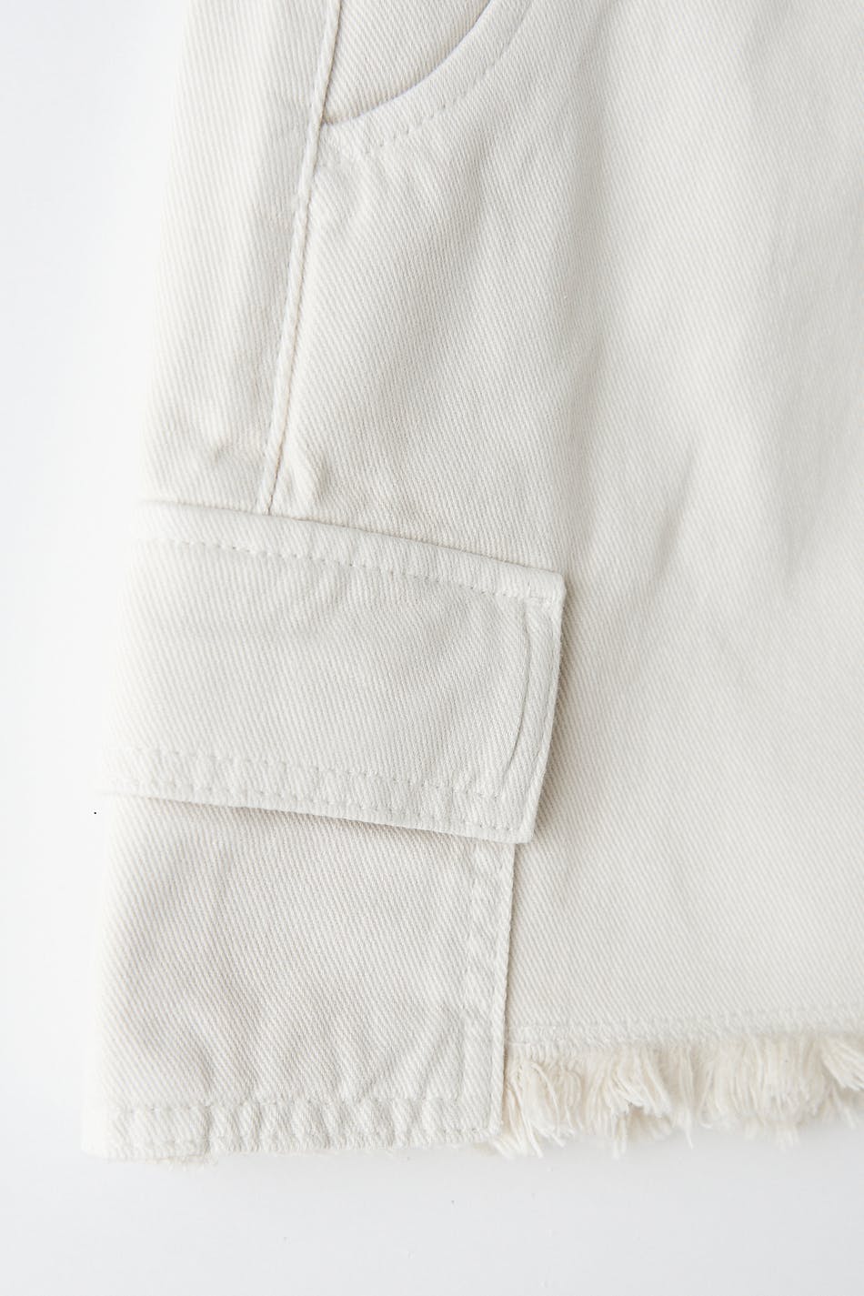 Low cargo denim skirt