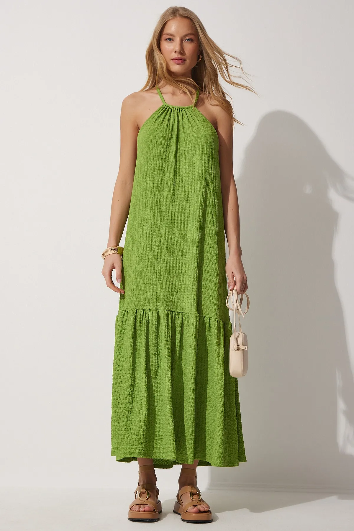 Happiness İstanbul  Grünes langes Sommerstrickkleid mit Trägern für Damen UB00025