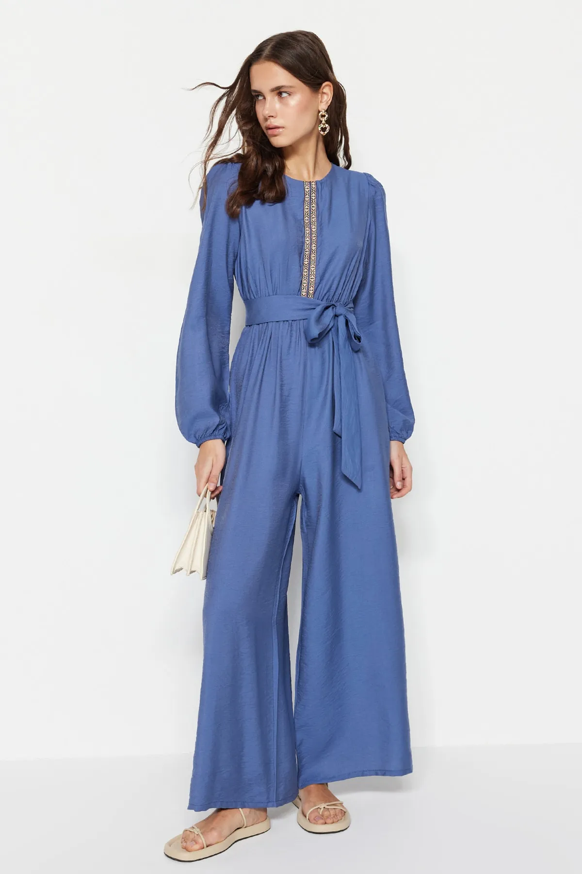 Trendyol Modest  Indigofarbener, gewebter Overall mit weitem Bein und Gürtel und Streifendetails TCTSS23TL00012