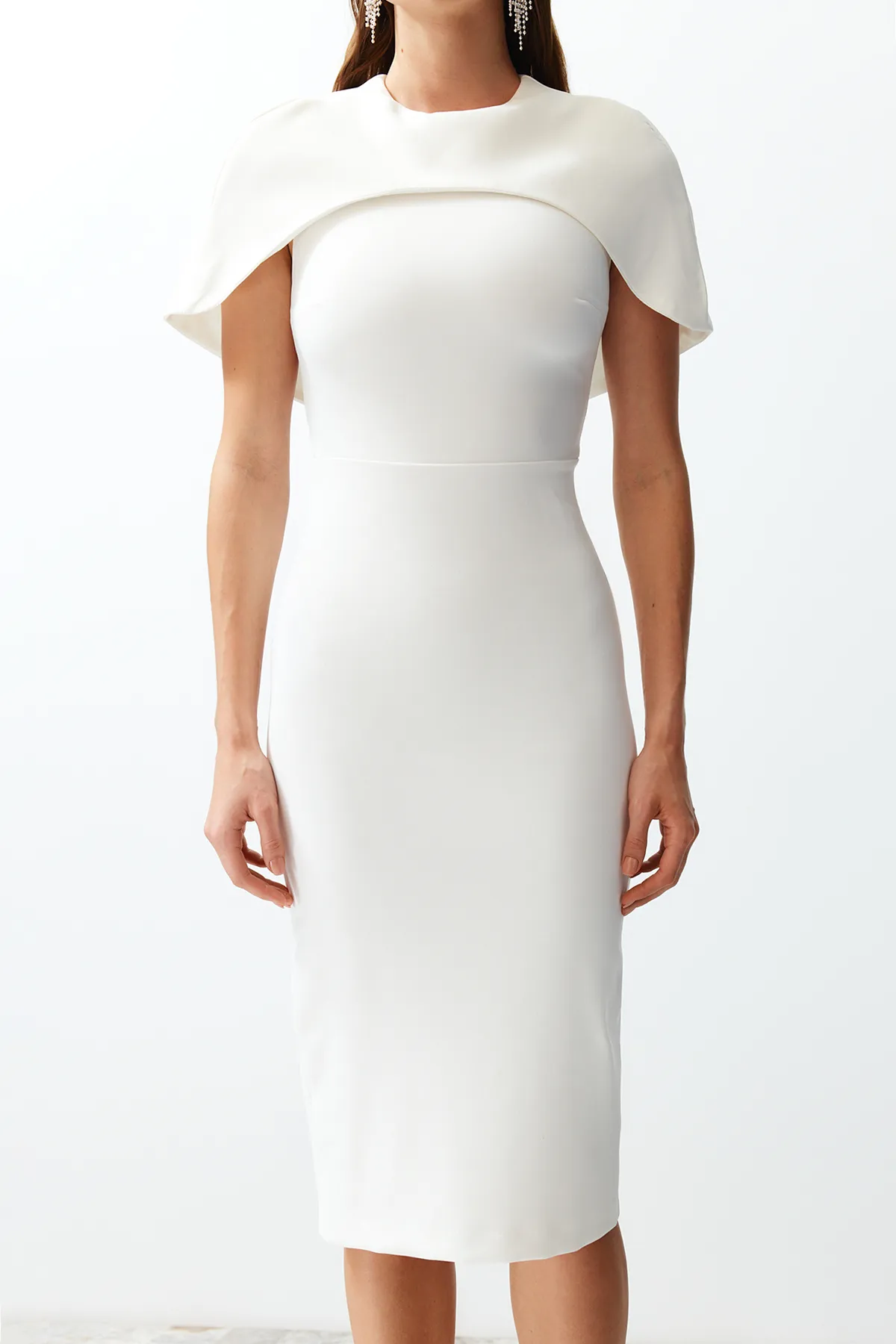 Trendyol Collection  Weißes Hochzeits-/Nikah-Elegantes Abendkleid mit weißen Ärmeln TPRSS24EL00119