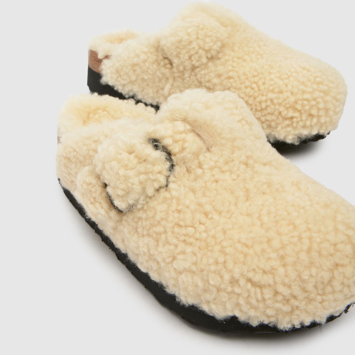 BIRKENSTOCK – Boston – Naturfärgade sandaler med stort spänne i fårskinn