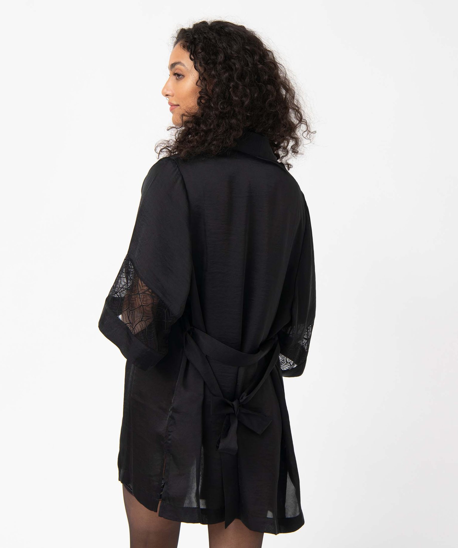 Veste d’intérieur femme en matière satinée et dentelle noir | GEMO