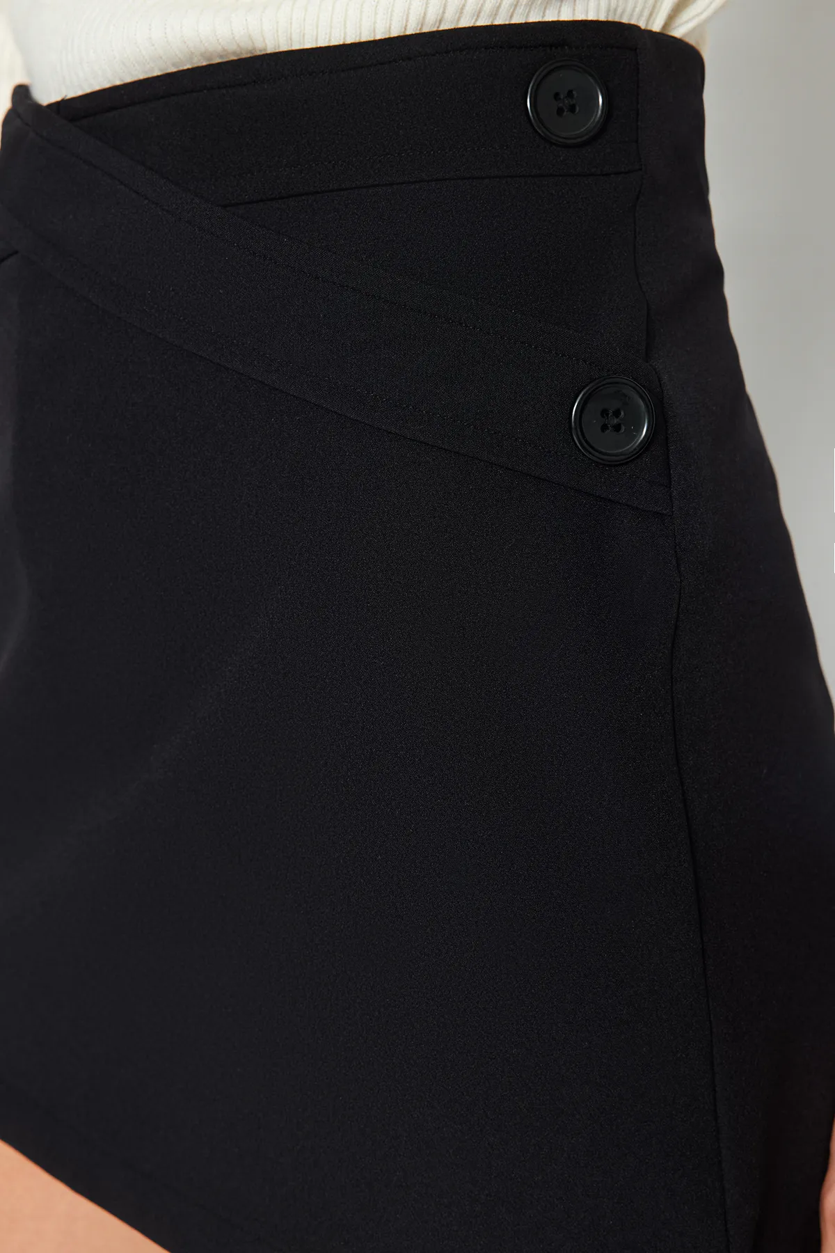 Trendyol Collection  Shorts - Schwarz - Hoher Bund