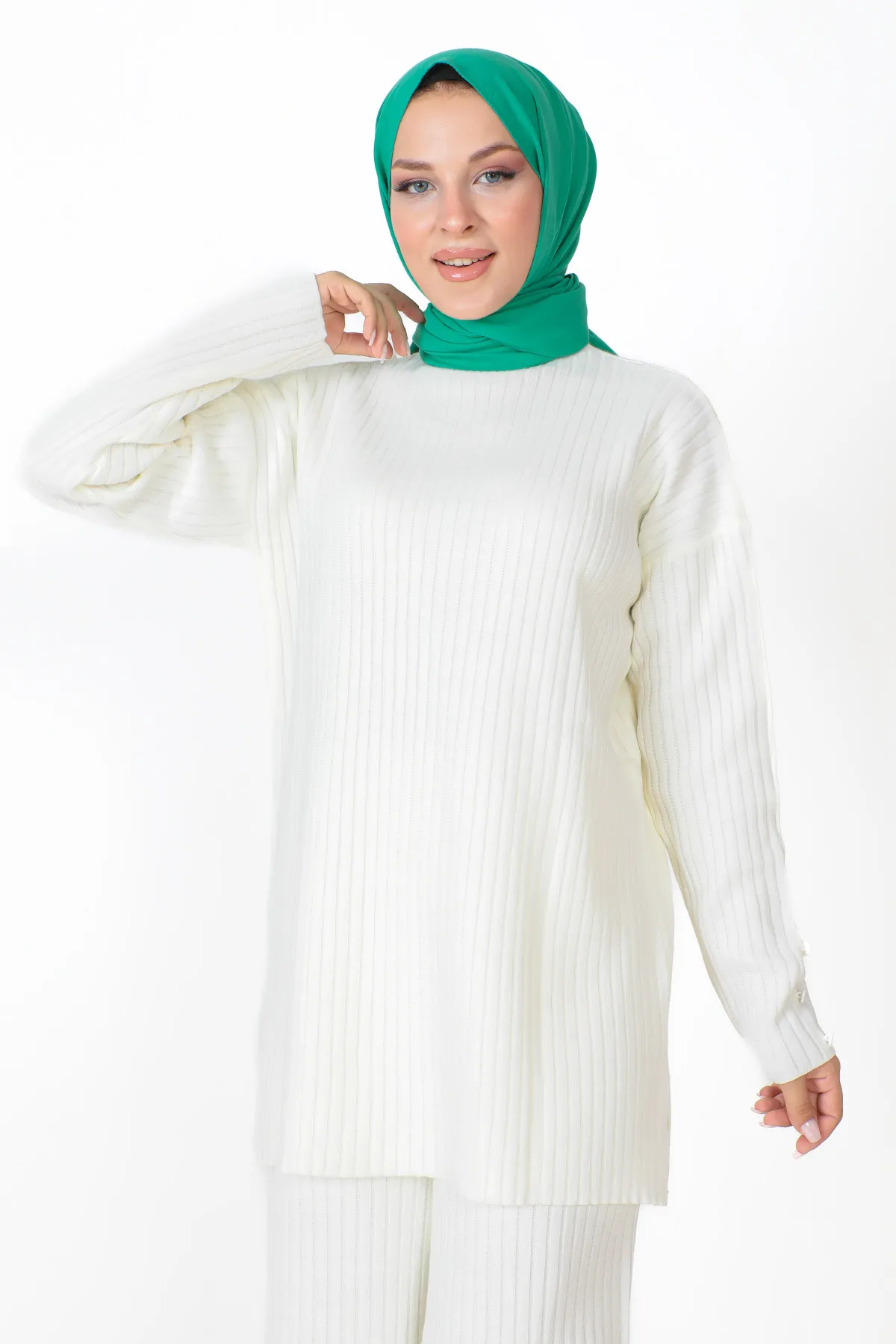Tesettür Dünyası  Strickanzug mit Zierknöpfen am Ärmel TSD230801 Ecru