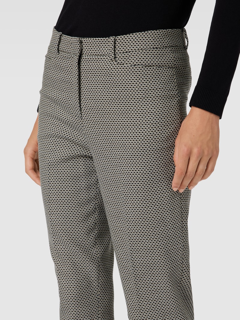 Stoffhose mit Allover-Muster in schwarz
