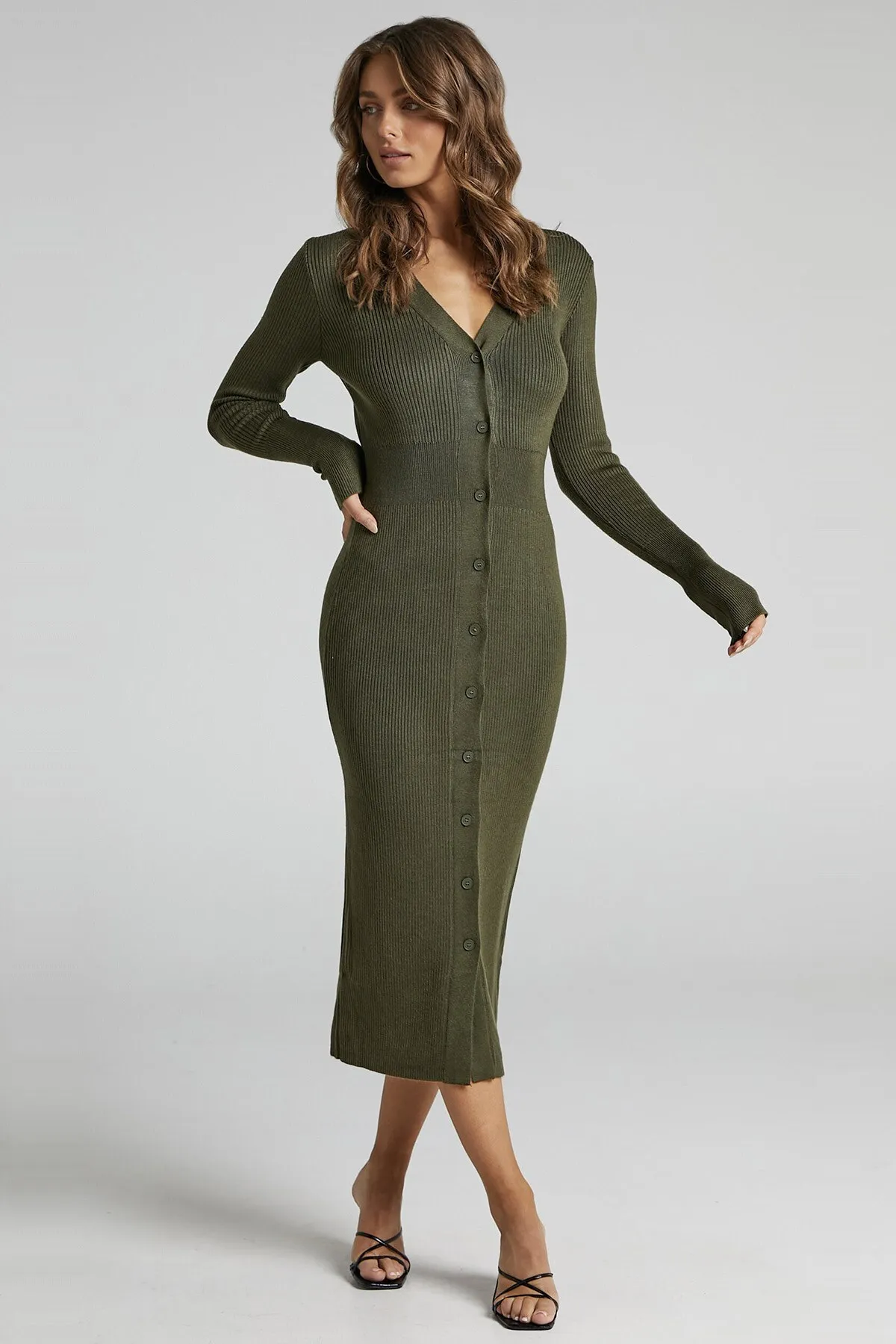 Madmext  Khakifarbenes, geknöpftes langes Strickkleid mit V-Ausschnitt Mg1703