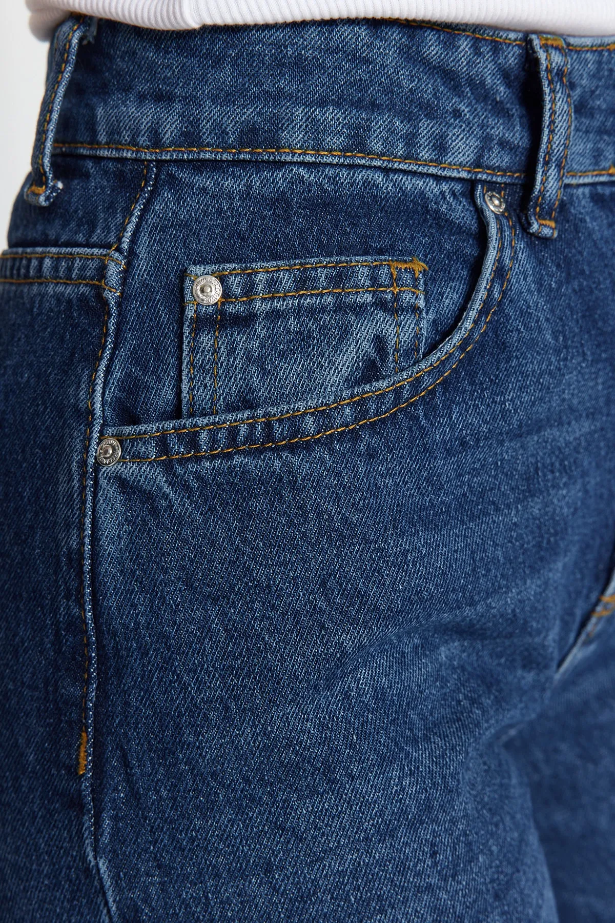 Trendyol Collection  Dunkelblaue Jeans mit hoher Taille und weitem Bein TWOAW24JE00074