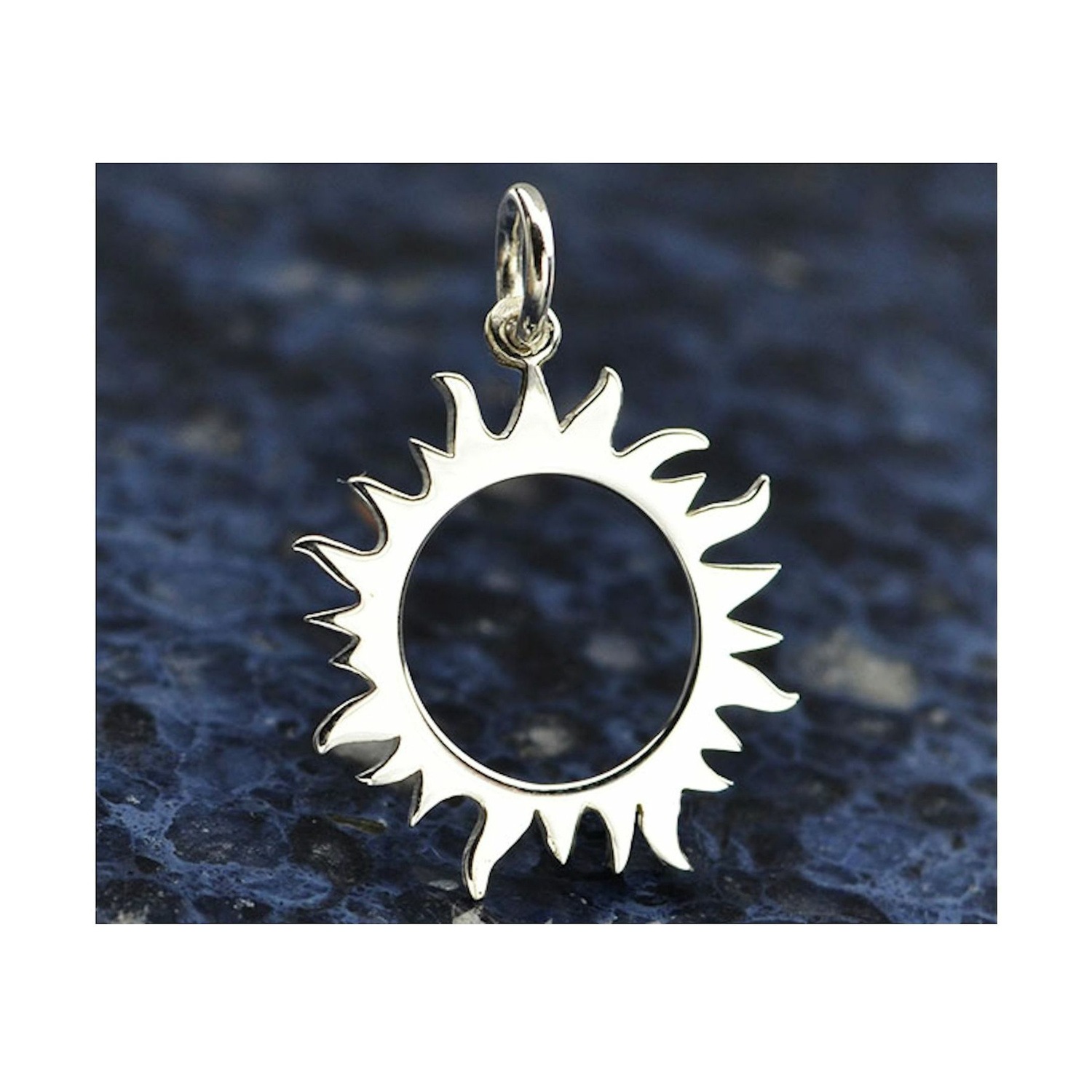 Kette mit Anhänger 'Eklipse Sonne und Mond Finsternis'