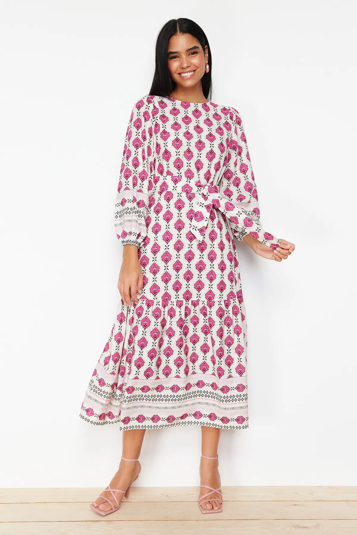 Trendyol Modest  Gewebtes Kleid in Leinenoptik mit ethnischem Muster in Fuchsia TCTSS24EB00062