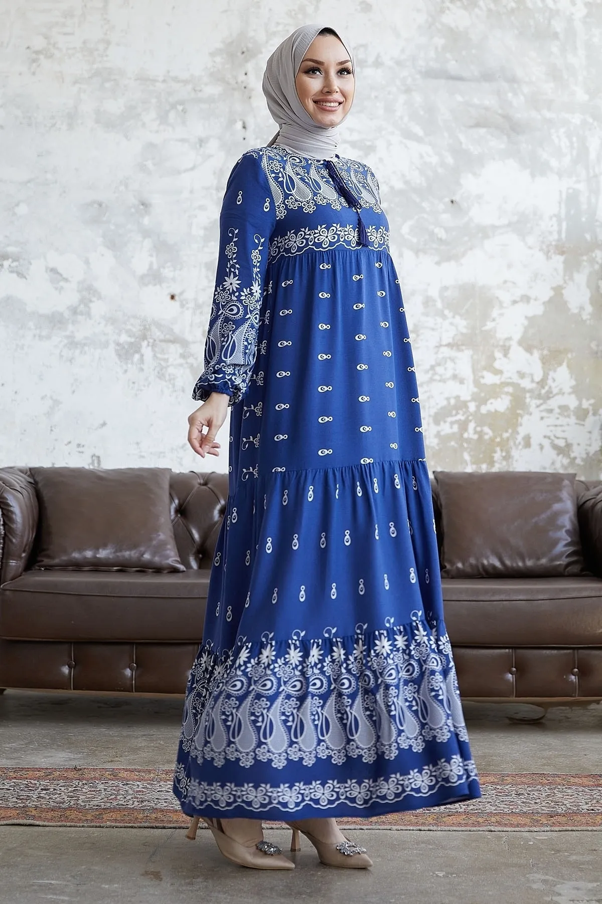 InStyle  Gemustertes Viskosekleid von Selva mit Quasten auf der Vorderseite – Indigo