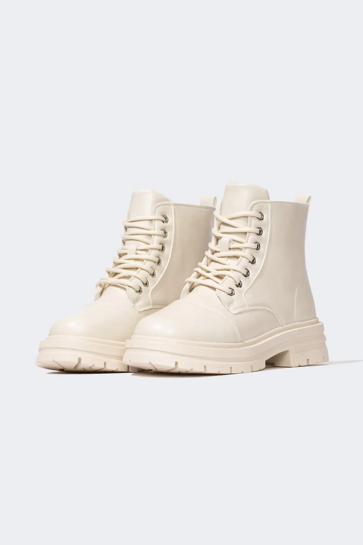 DeFacto  Damenstiefel aus Kunstleder mit flacher Sohle