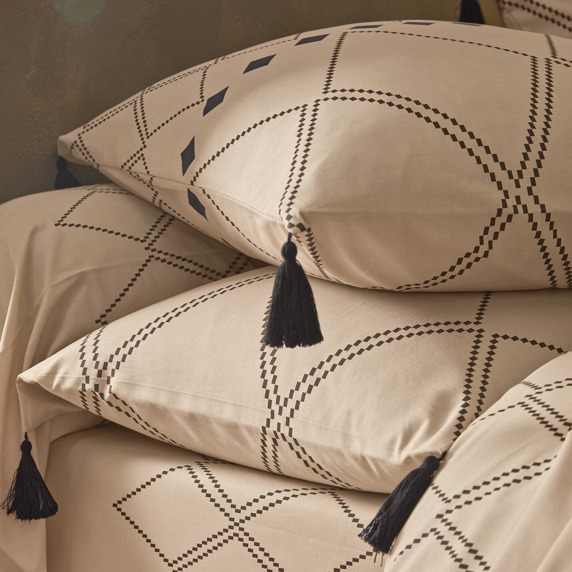 Linge de lit Massaï coton à motifs graphiques et finitions pompons