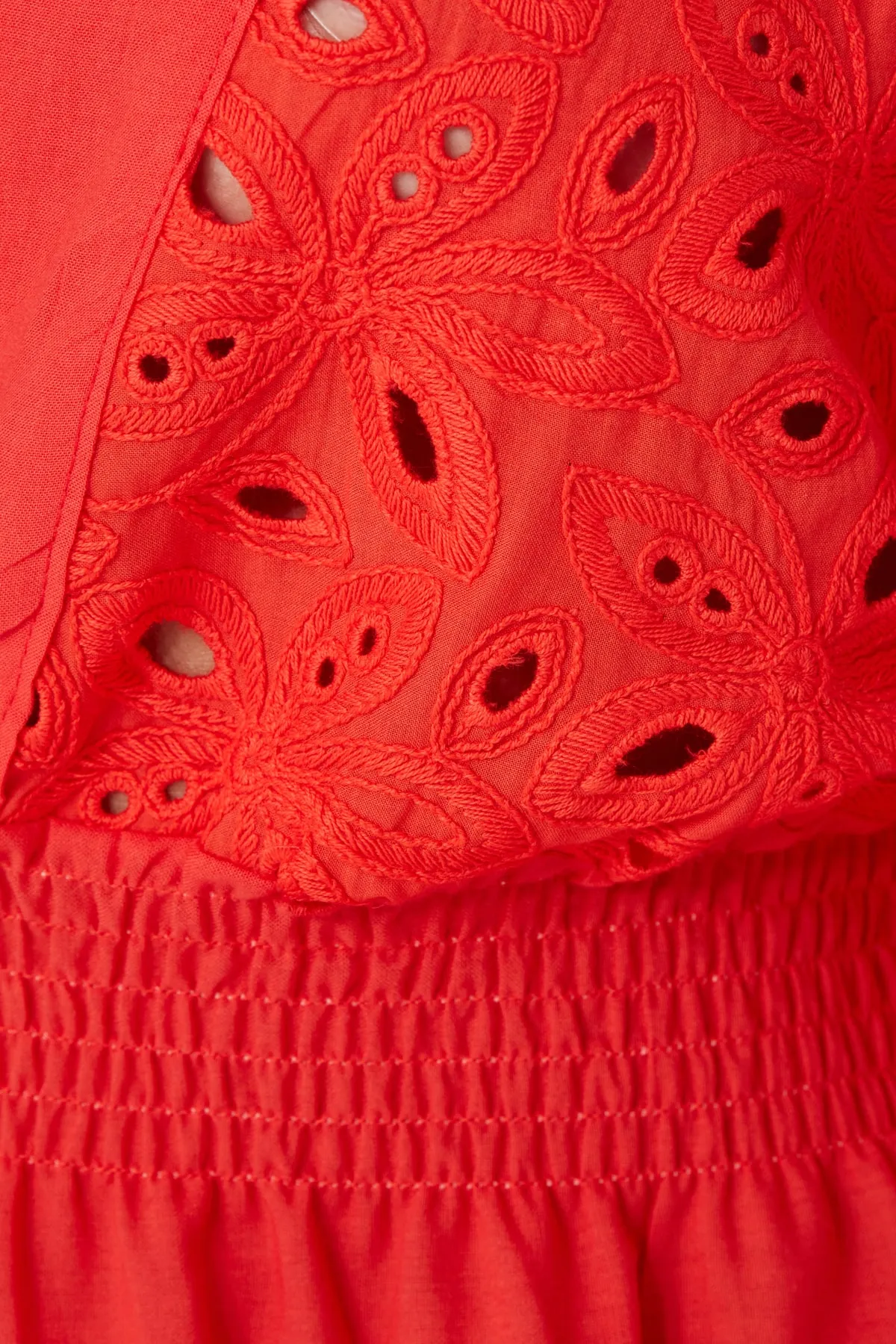 Trendyol Collection  Rotes Mini-Strandkleid aus gewebter Spitze aus 100 % Baumwolle TBESS23EL00032