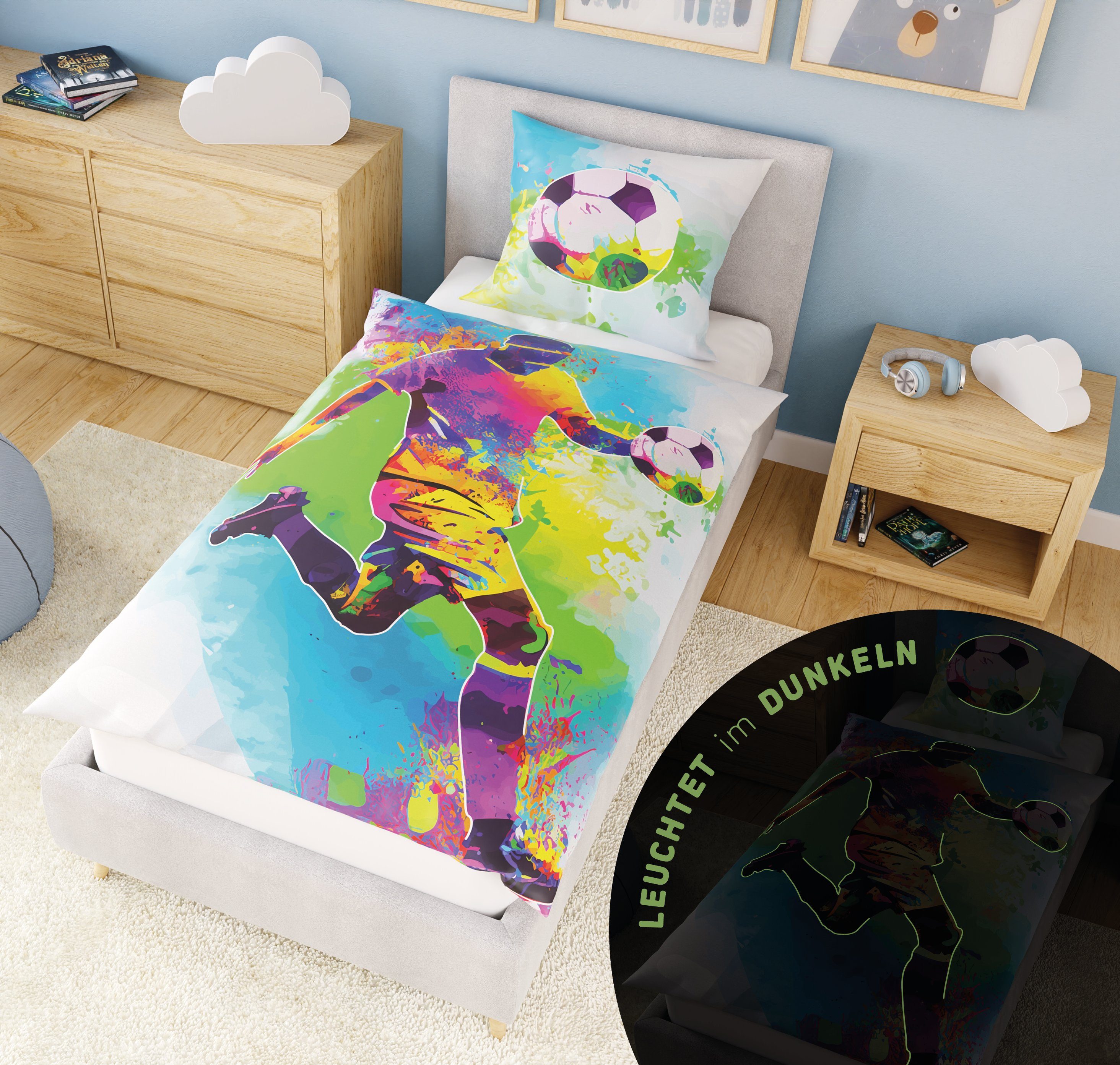 Kinderbettwäsche Leuchtende Fußball Bettwäsche 135x200 Kinder Bettbezug Set + 10 SPIELE, Carpe Sonno, Baumwolle, 2 teilig, GLOW IN THE DARK Fußballer Bettwäsche Fussball