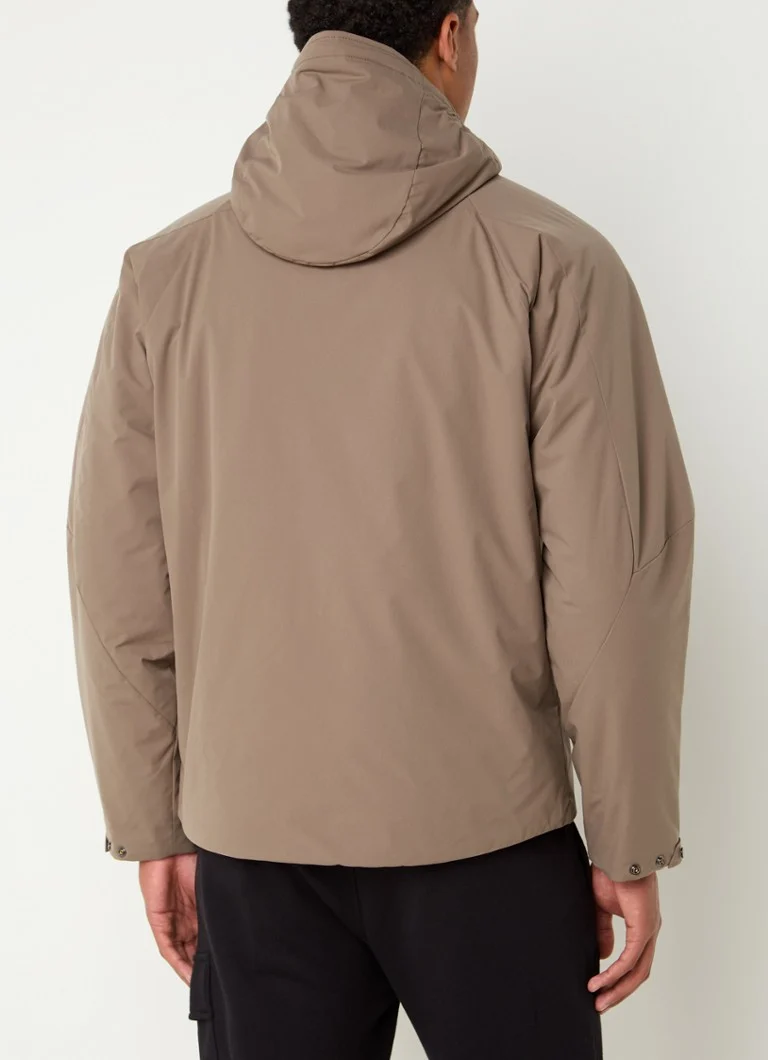Jaqueta acolchoada CP Company com bolsos com zíper.
